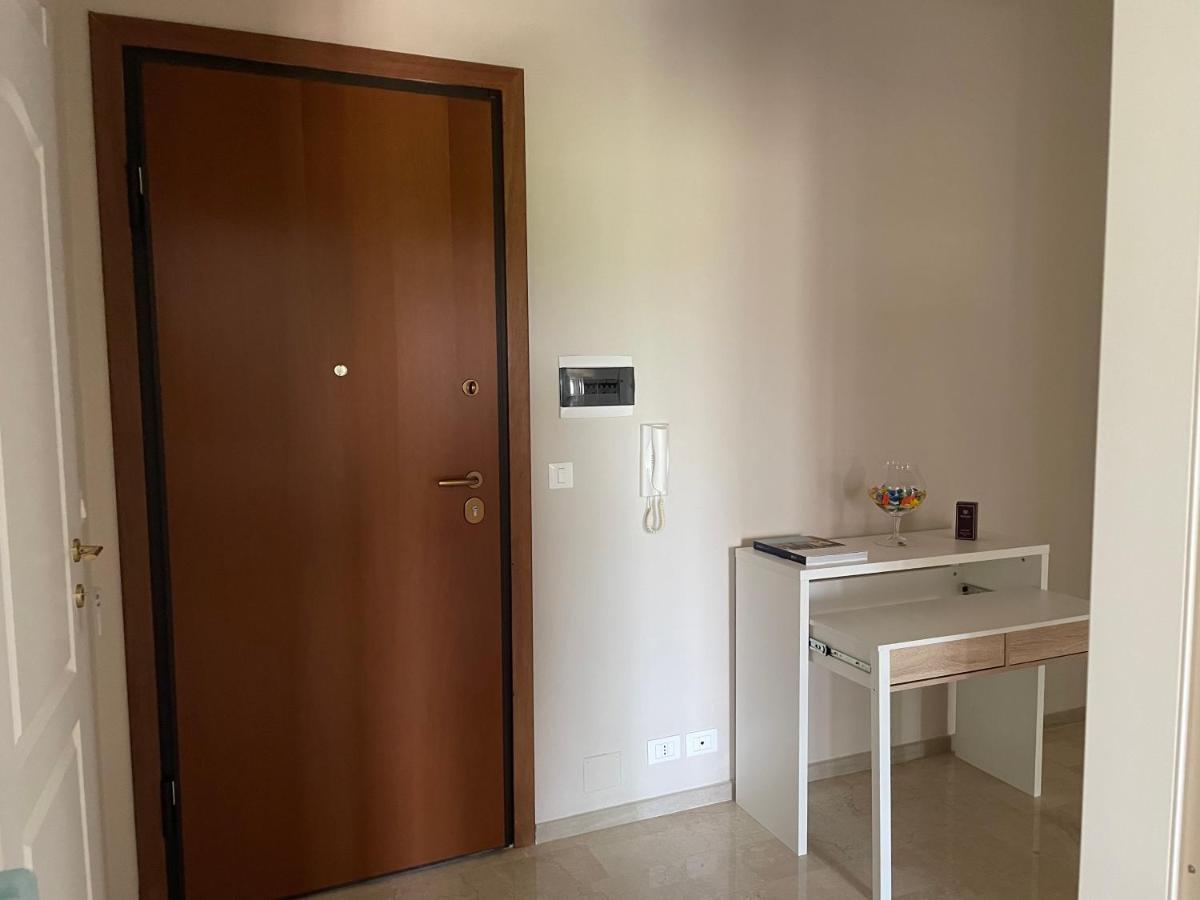 Rosa Vacanza E O Lavoro Nichelino Esterno foto